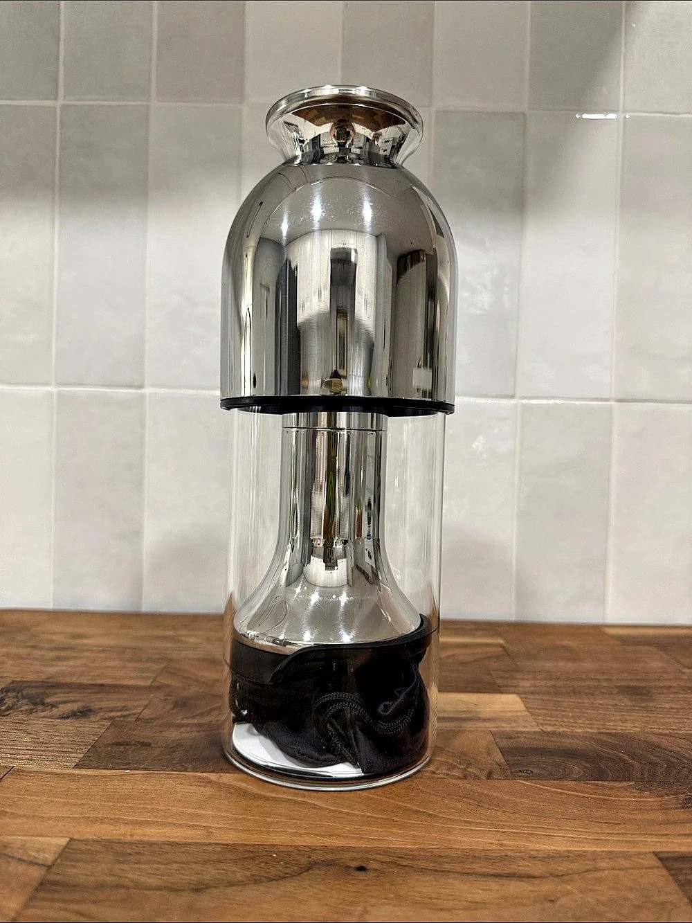 eto Wine Decanter Decor Set in Silver & Black